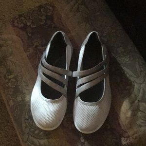 Aravon dress shoes